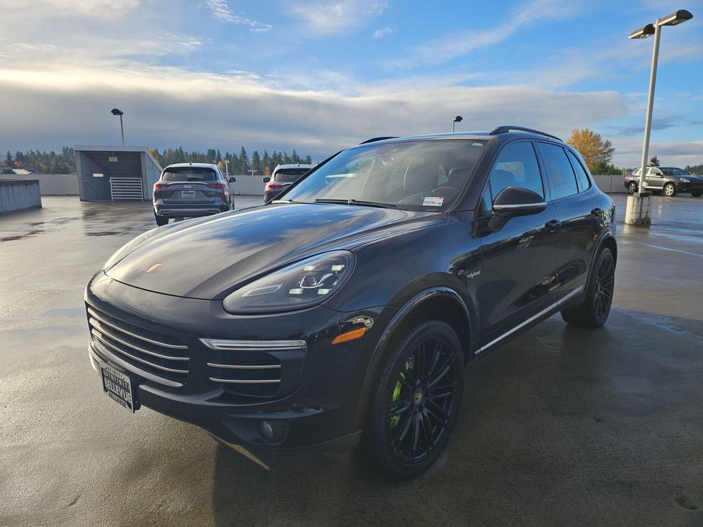 2017 Porsche Cayenne E-Hybrid S photo 3
