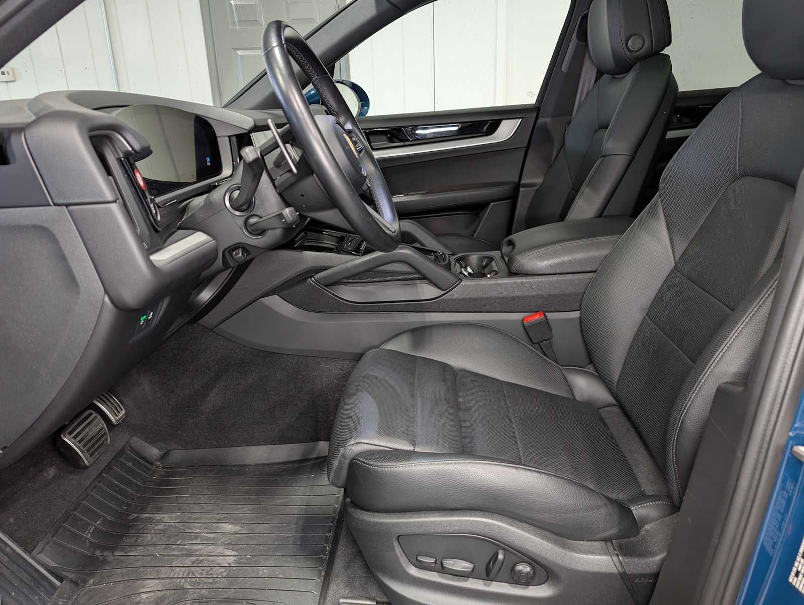 2024 Porsche Cayenne S photo 4