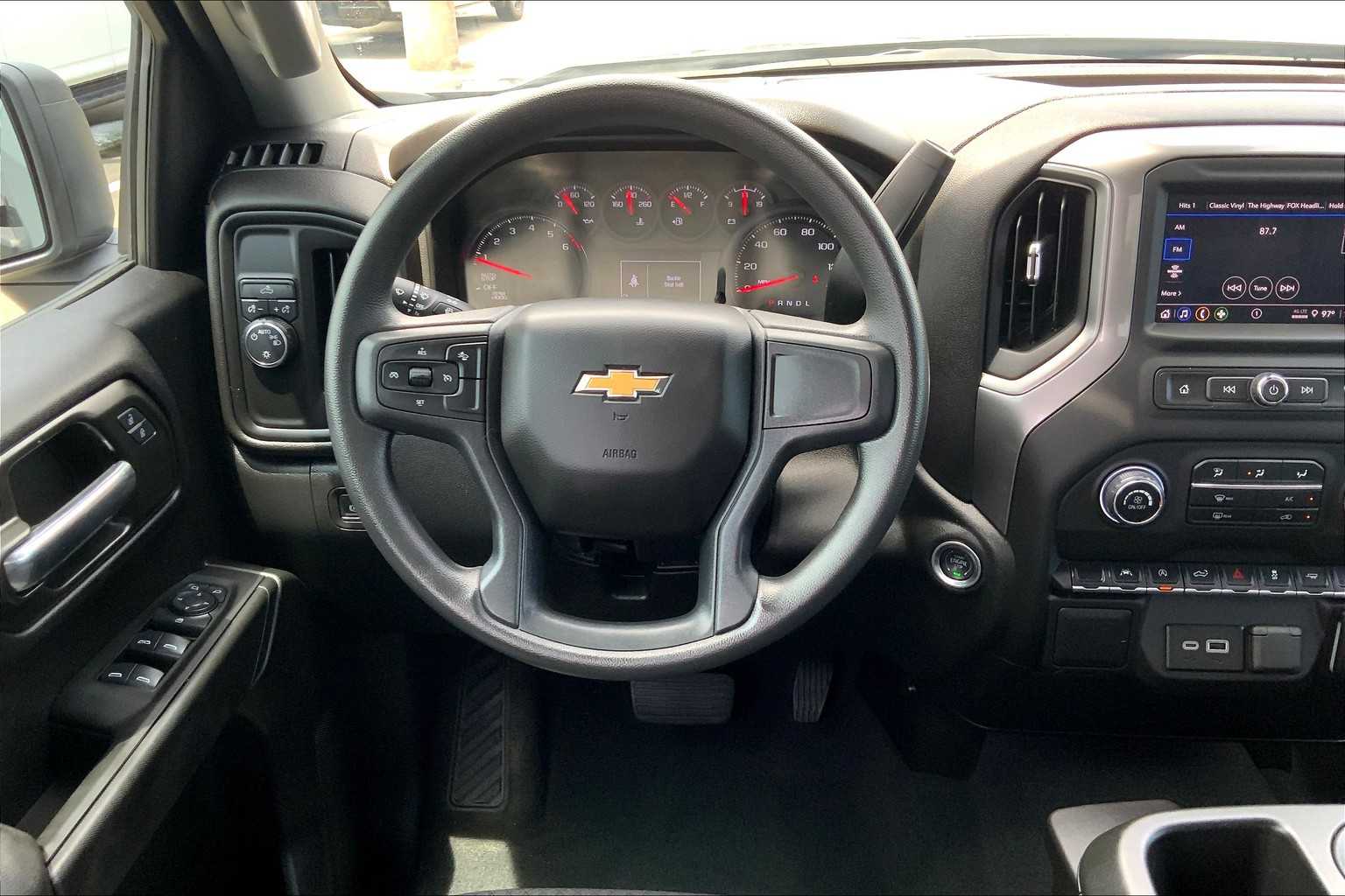 2025 Chevrolet Silverado 1500 Custom photo 10
