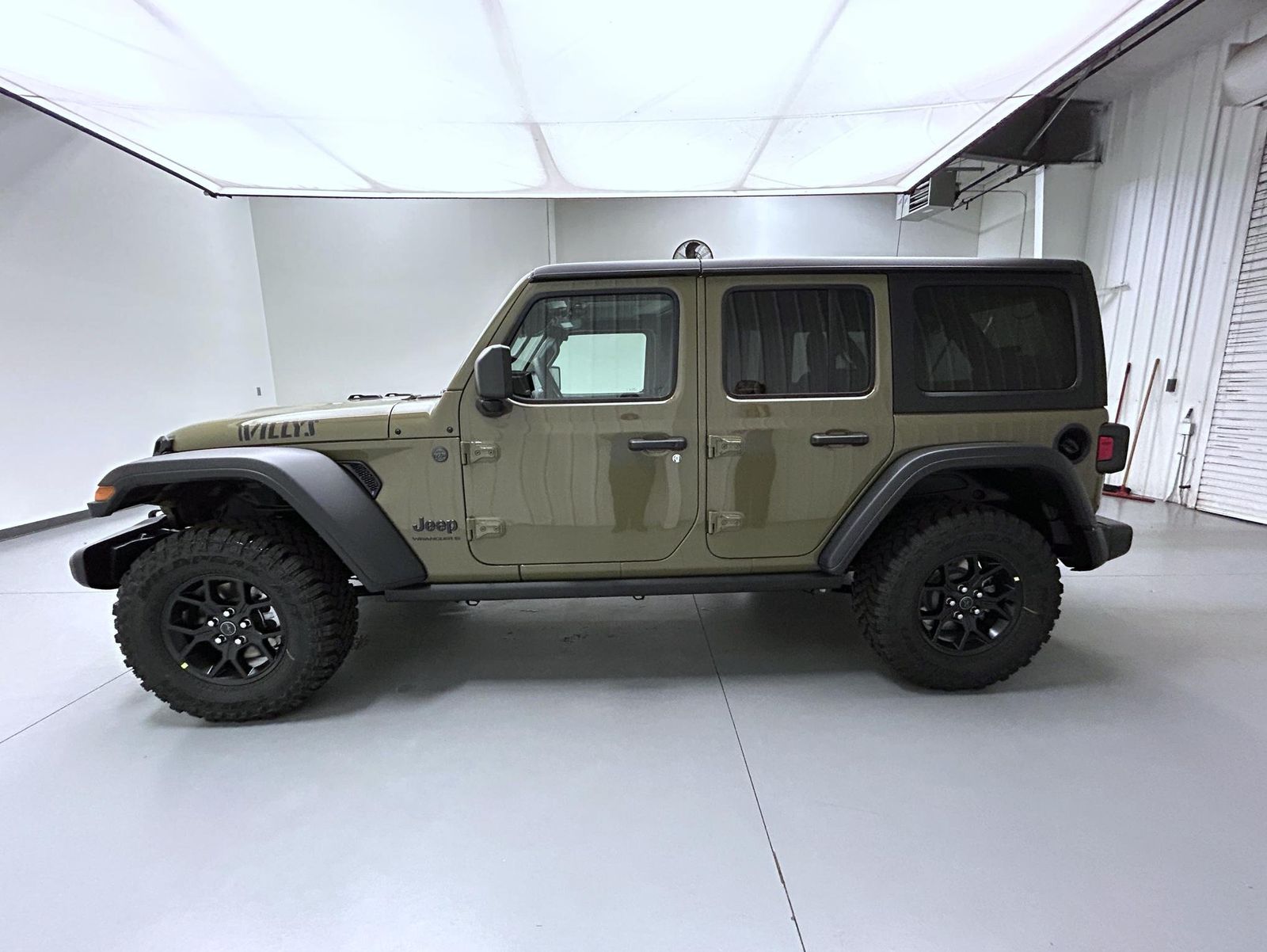 2025 Jeep Wrangler Willys photo 7