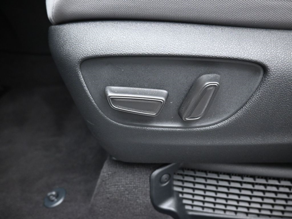 2025 Toyota Sienna LE photo 10