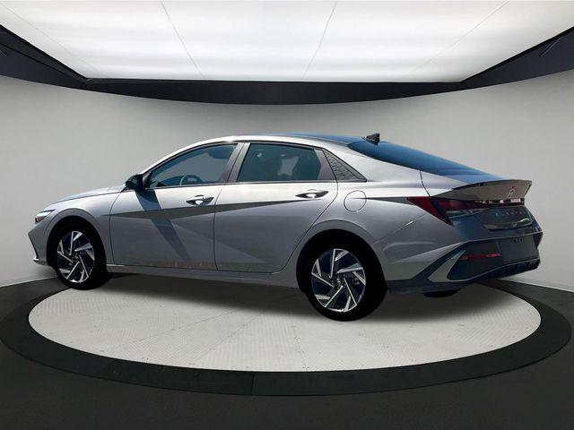 2025 Hyundai Elantra SEL Sport photo 4