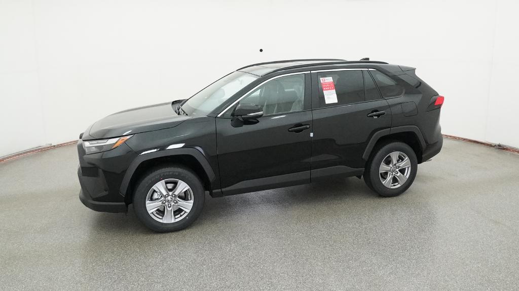 2025 Toyota RAV4 XLE photo 5