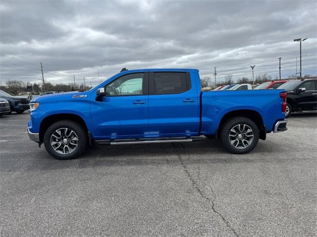 2025 Chevrolet Silverado 1500 LT photo 2