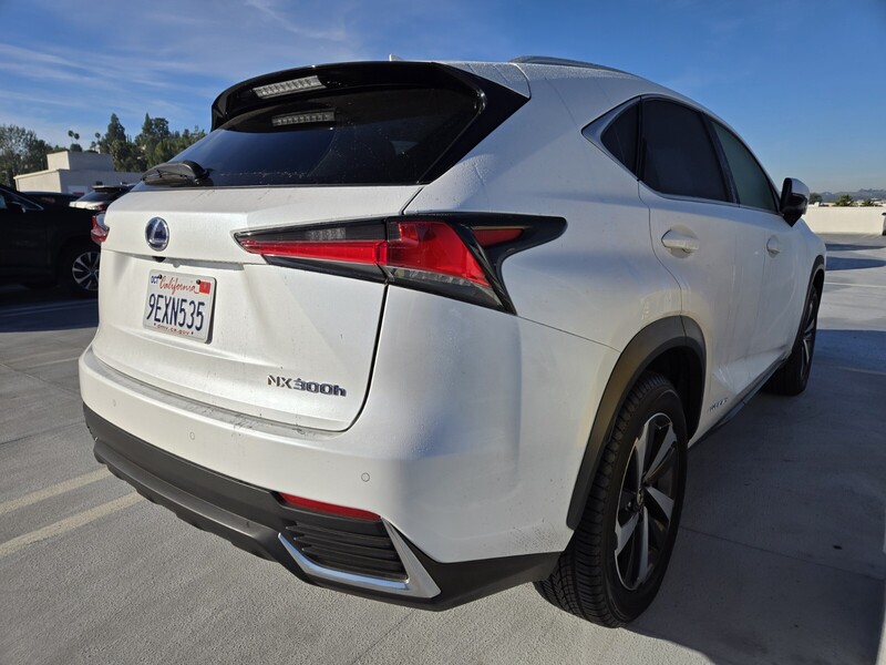 2018 Lexus NX 300h Premium photo 2