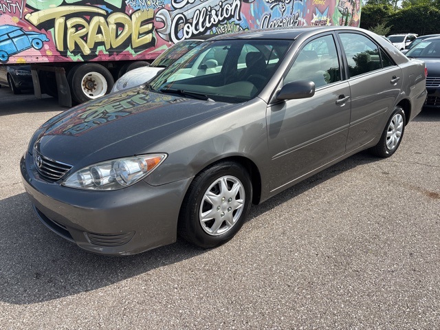2005 Toyota Camry LE photo 3