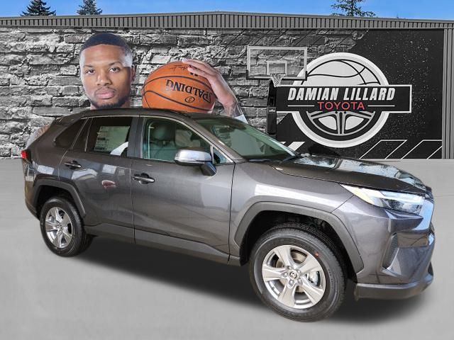 2025 Toyota RAV4 XLE's photo