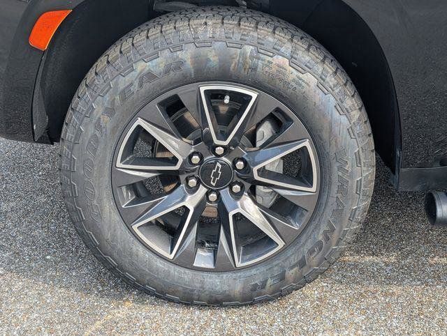 2023 Chevrolet Suburban Z71 photo 9