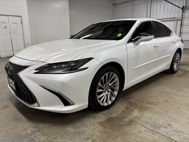 2022 Lexus ES 300h Ultra Luxury photo 3