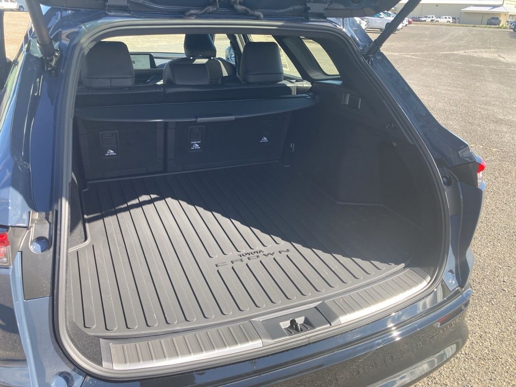 2025 Toyota Crown XLE photo 29