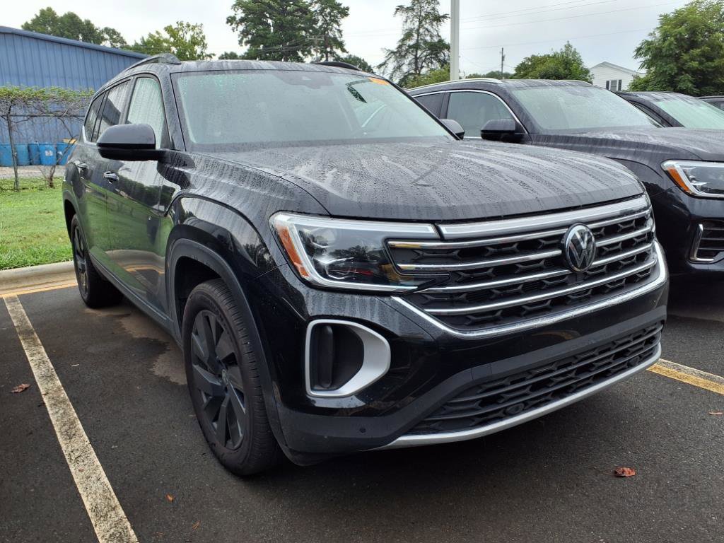 2025 Volkswagen Atlas SE Technology photo 2