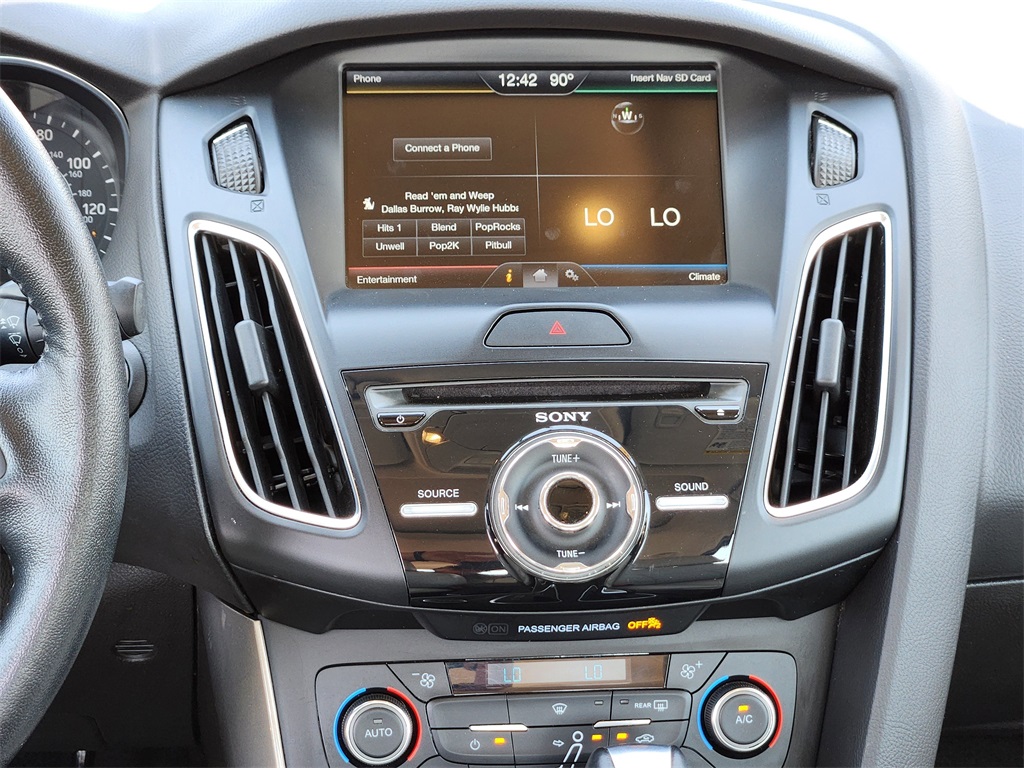 2015 Ford Focus Titanium photo 20