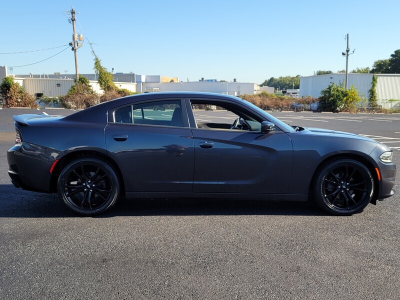 2018 Dodge Charger SXT photo 2