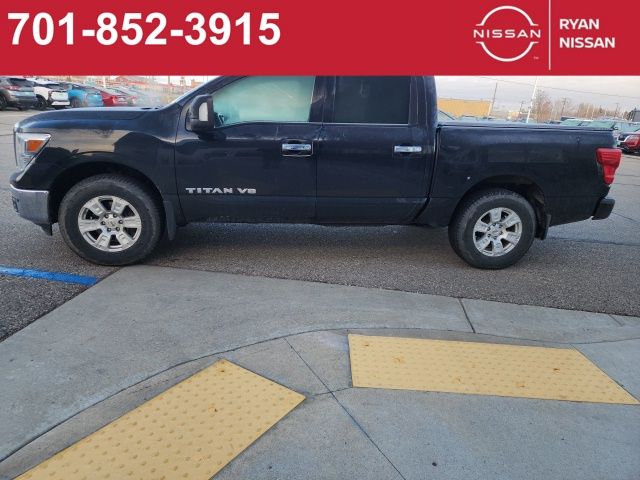 2018 Nissan Titan SV photo 2