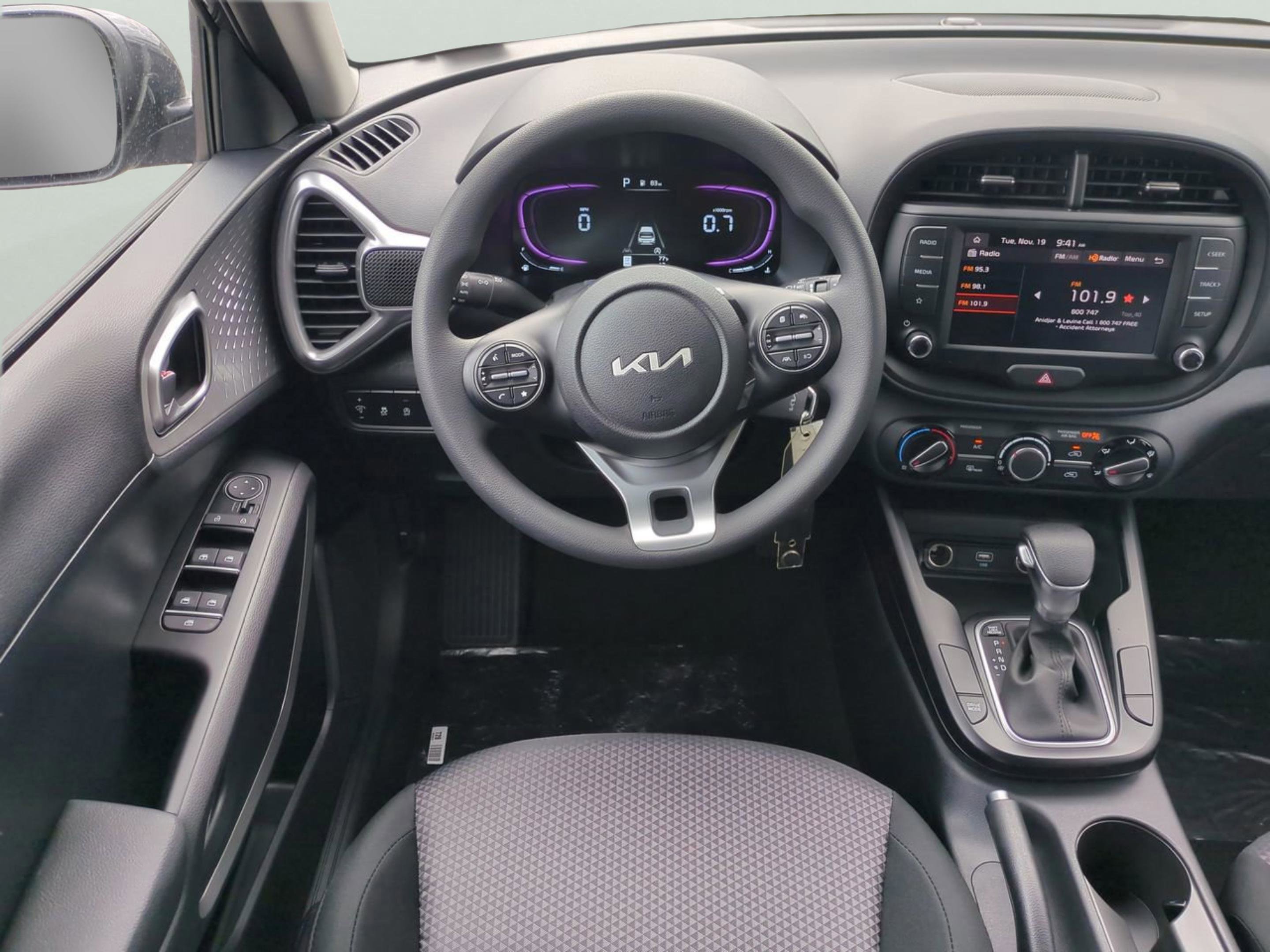 2025 Kia Soul LX photo 13