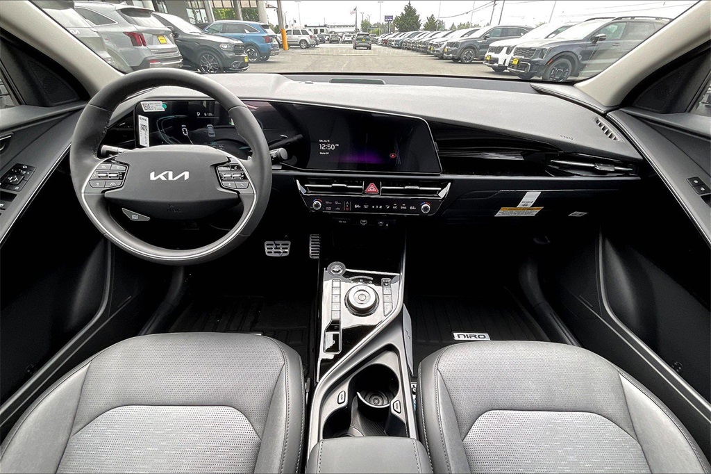 2025 Kia Niro Plug-In Hybrid SX Touring photo 3