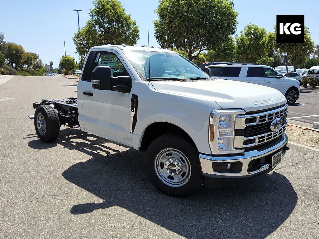 2025 Ford F-350 Super Duty Chassis Cab XL's photo