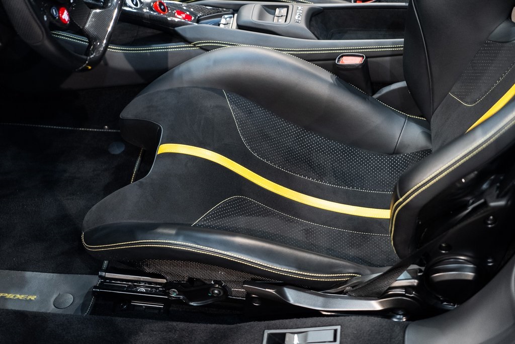2022 Ferrari F8 Spider Base photo 23