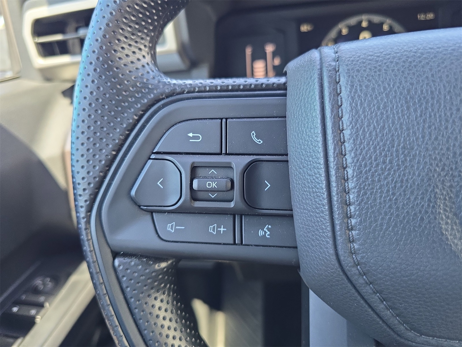 2025 Toyota Tacoma SR5 photo 22