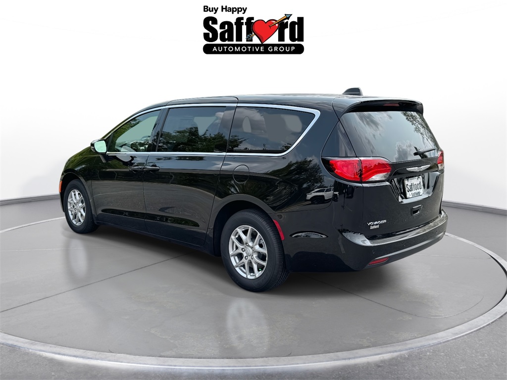 2026 Chrysler Voyager LX photo 4