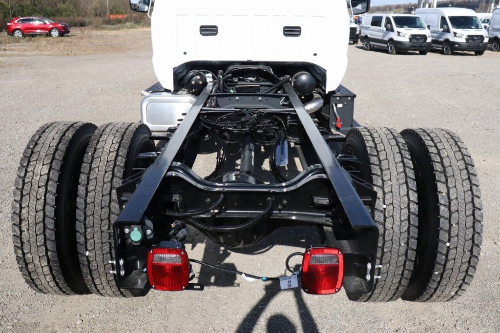 2025 Ford F-750 photo 15