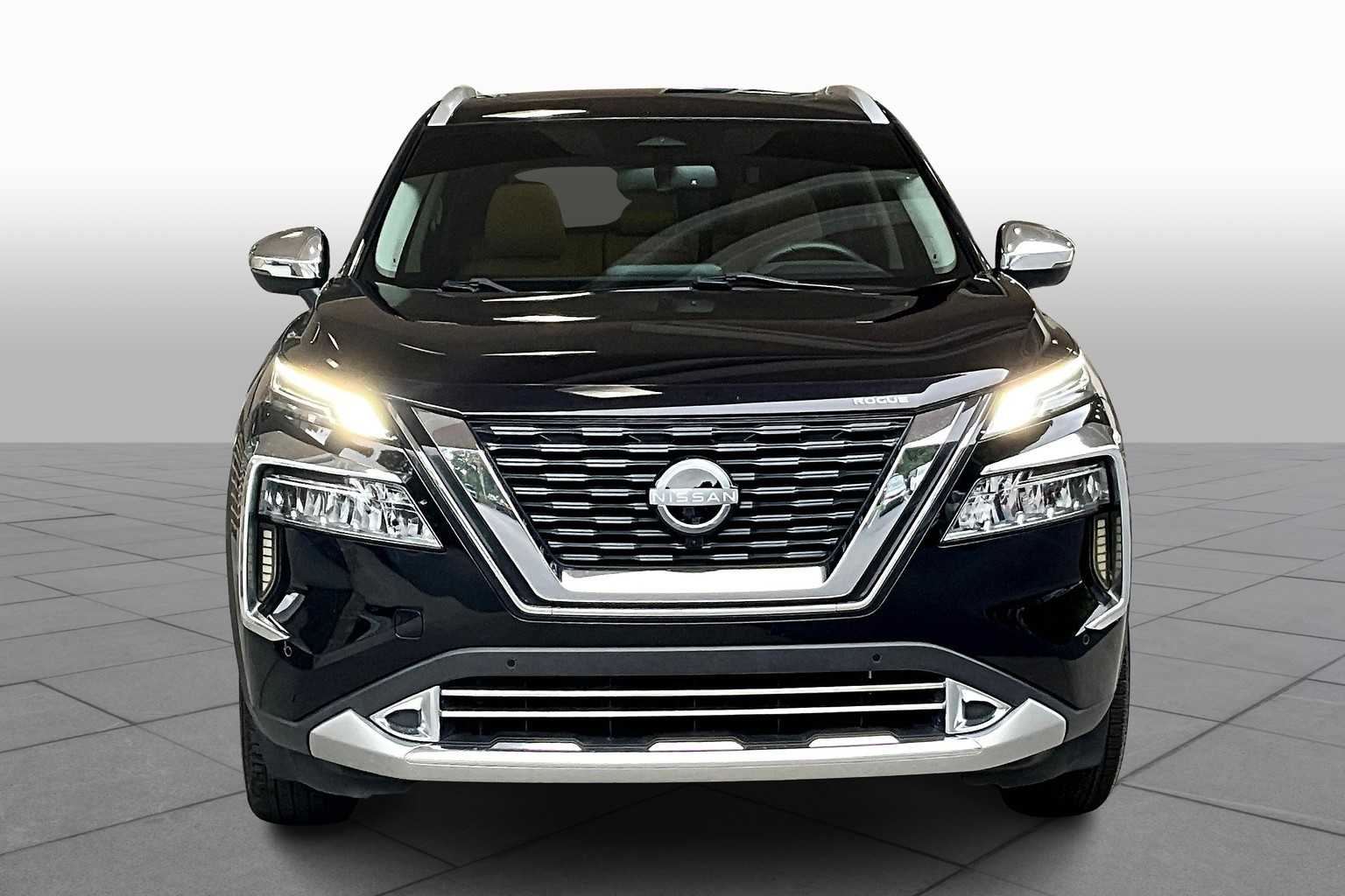 2023 Nissan Rogue Platinum photo 3