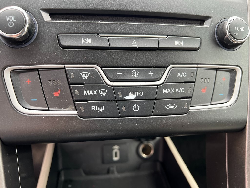 2018 Ford Fusion SE photo 14