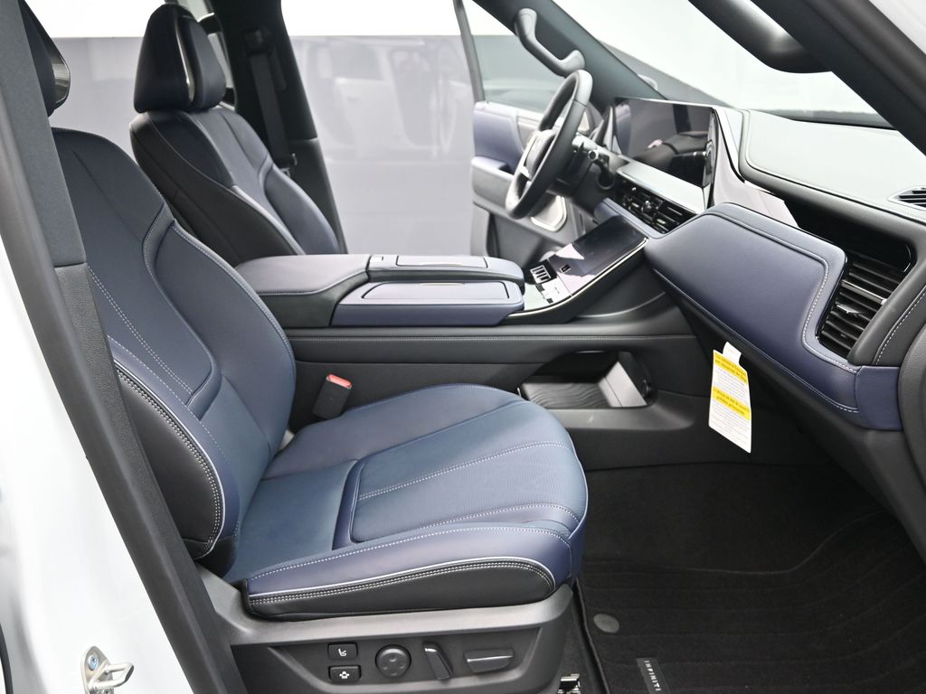 2026 Infiniti QX80 Sensory photo 17