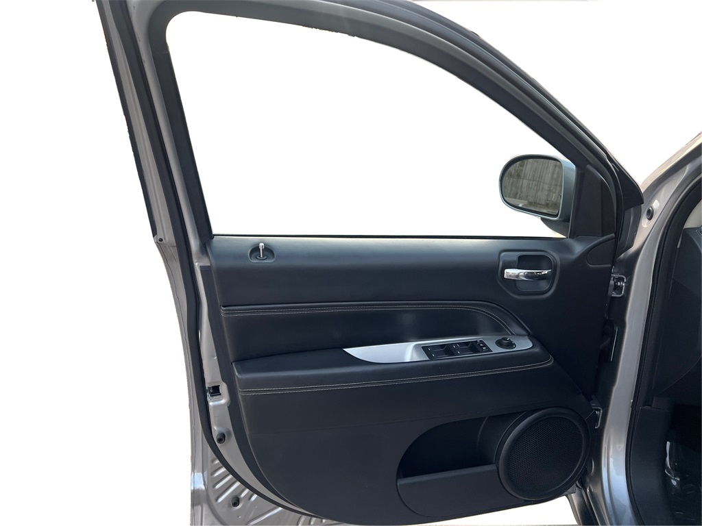 2016 Jeep Compass Latitude photo 16