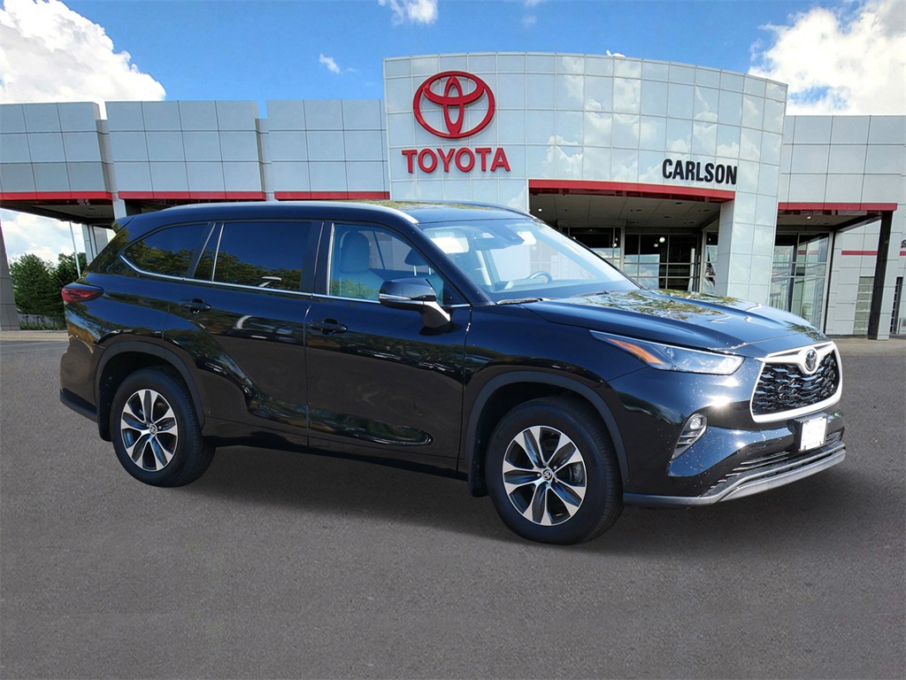 Certified 2024 Toyota Highlander XLE with VIN 5TDKDRBH3RS572680 for sale in Minneapolis, Minnesota