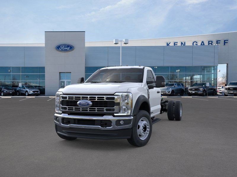 2025 Ford F-600 photo 2