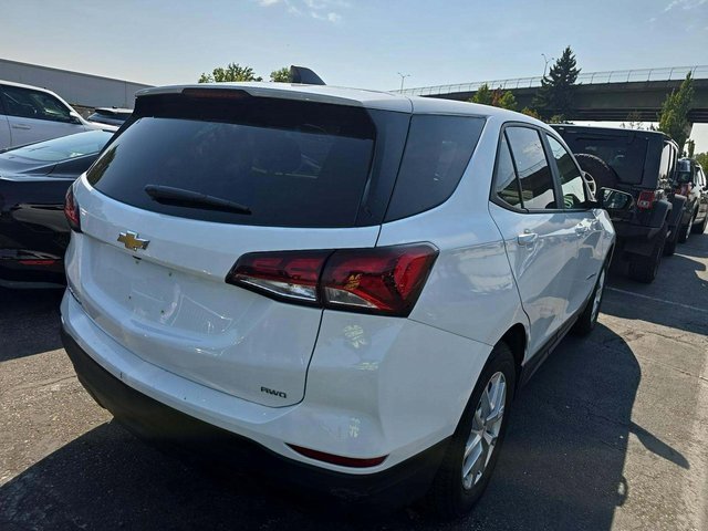 2022 Chevrolet Equinox LS photo 3