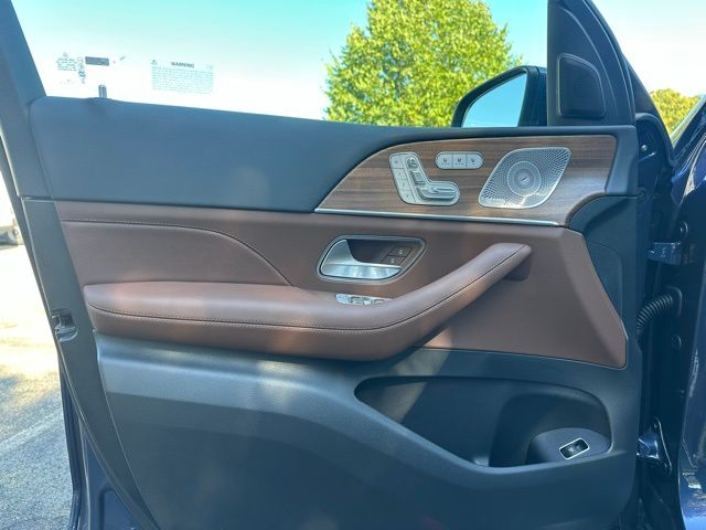 2026 Mercedes Benz GLS 450 4MATIC photo 12
