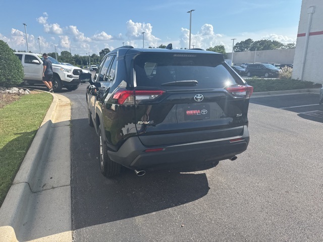 2023 Toyota RAV4 XLE photo 3