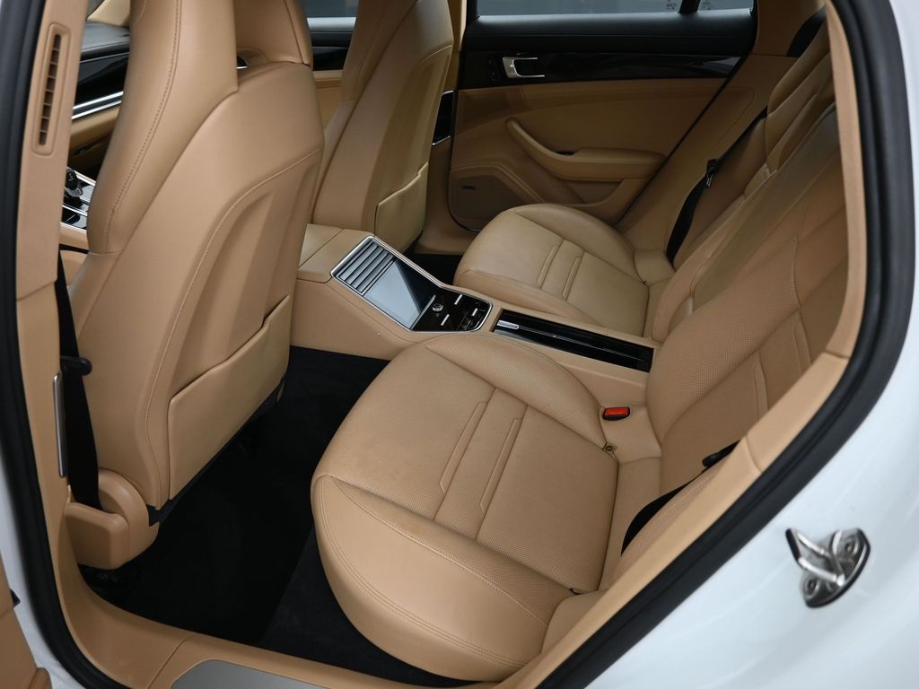 2019 Porsche Panamera Base photo 6