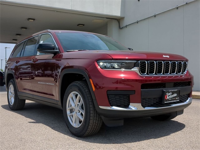 2025 Jeep Grand Cherokee Laredo X photo 2