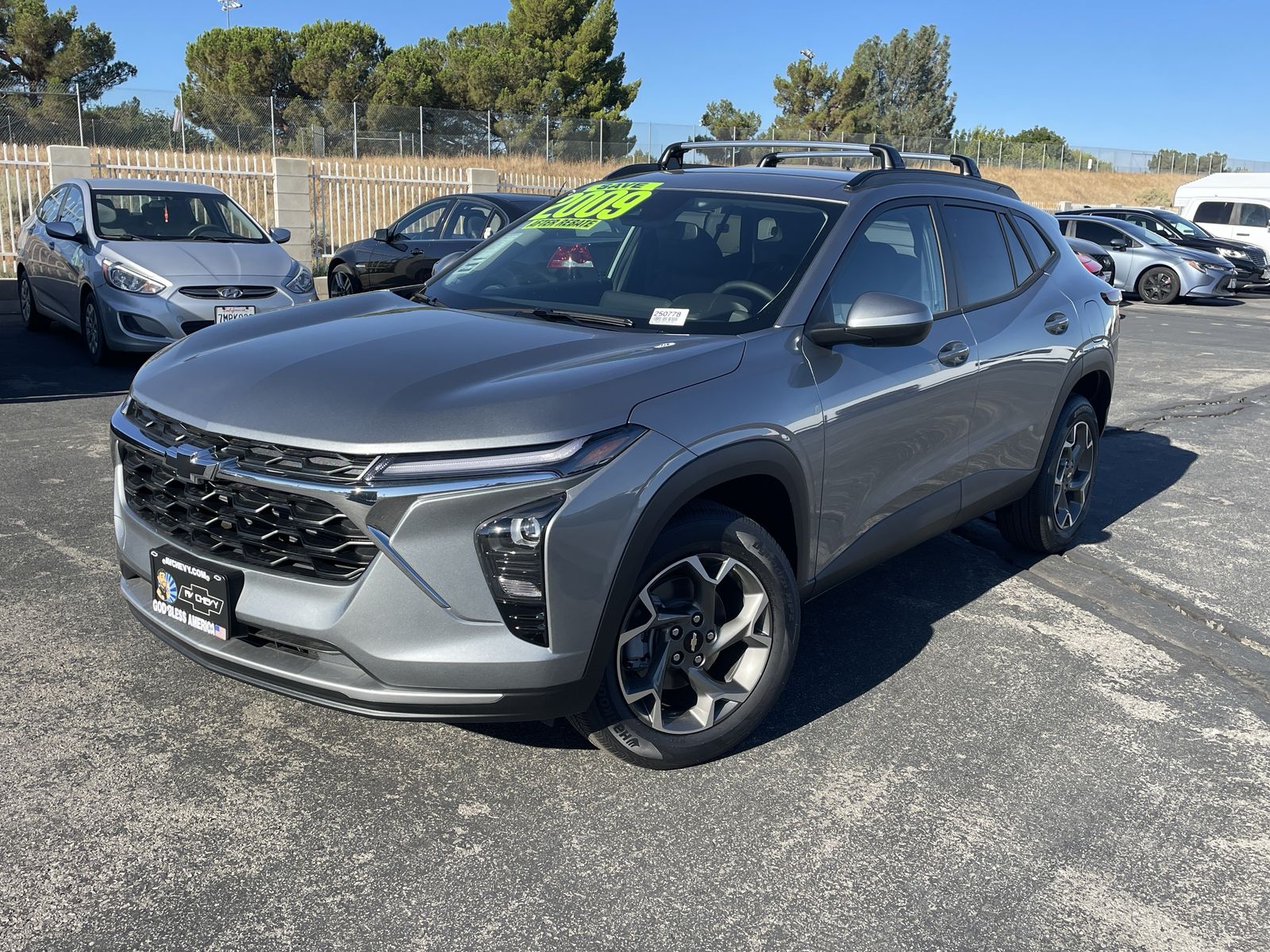 2025 Chevrolet Trax LT photo 2