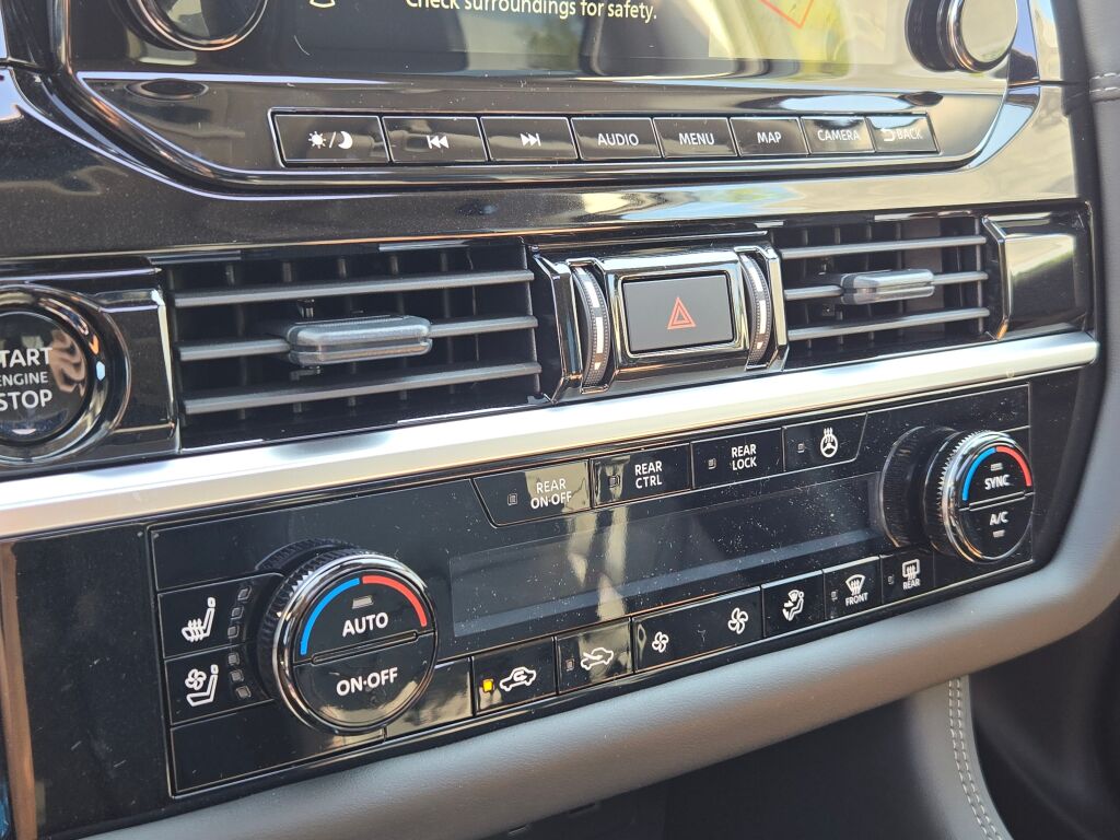2025 Nissan Pathfinder Platinum photo 25