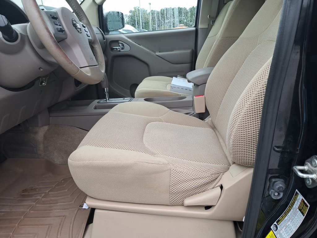 2016 Nissan Frontier SV photo 5
