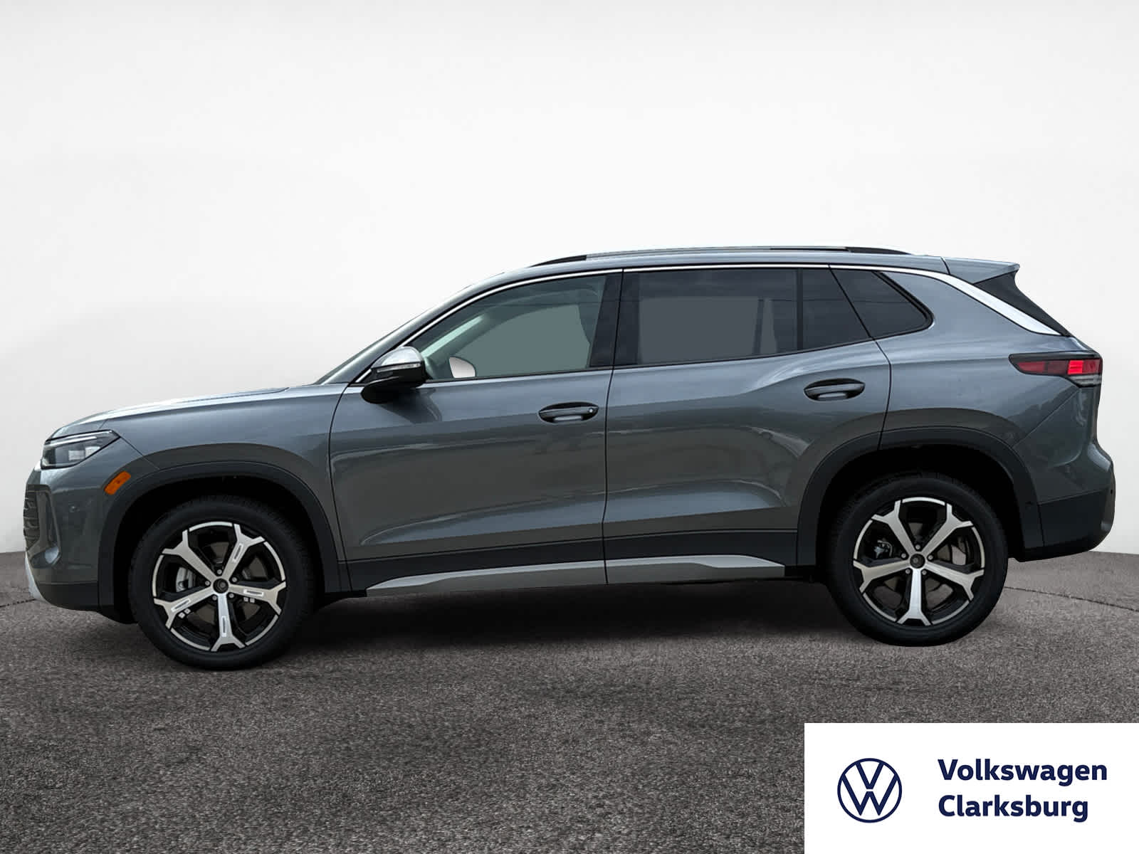 2025 Volkswagen Tiguan SE photo 2