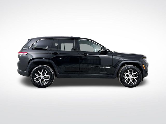 2025 Jeep Grand Cherokee Limited photo 3