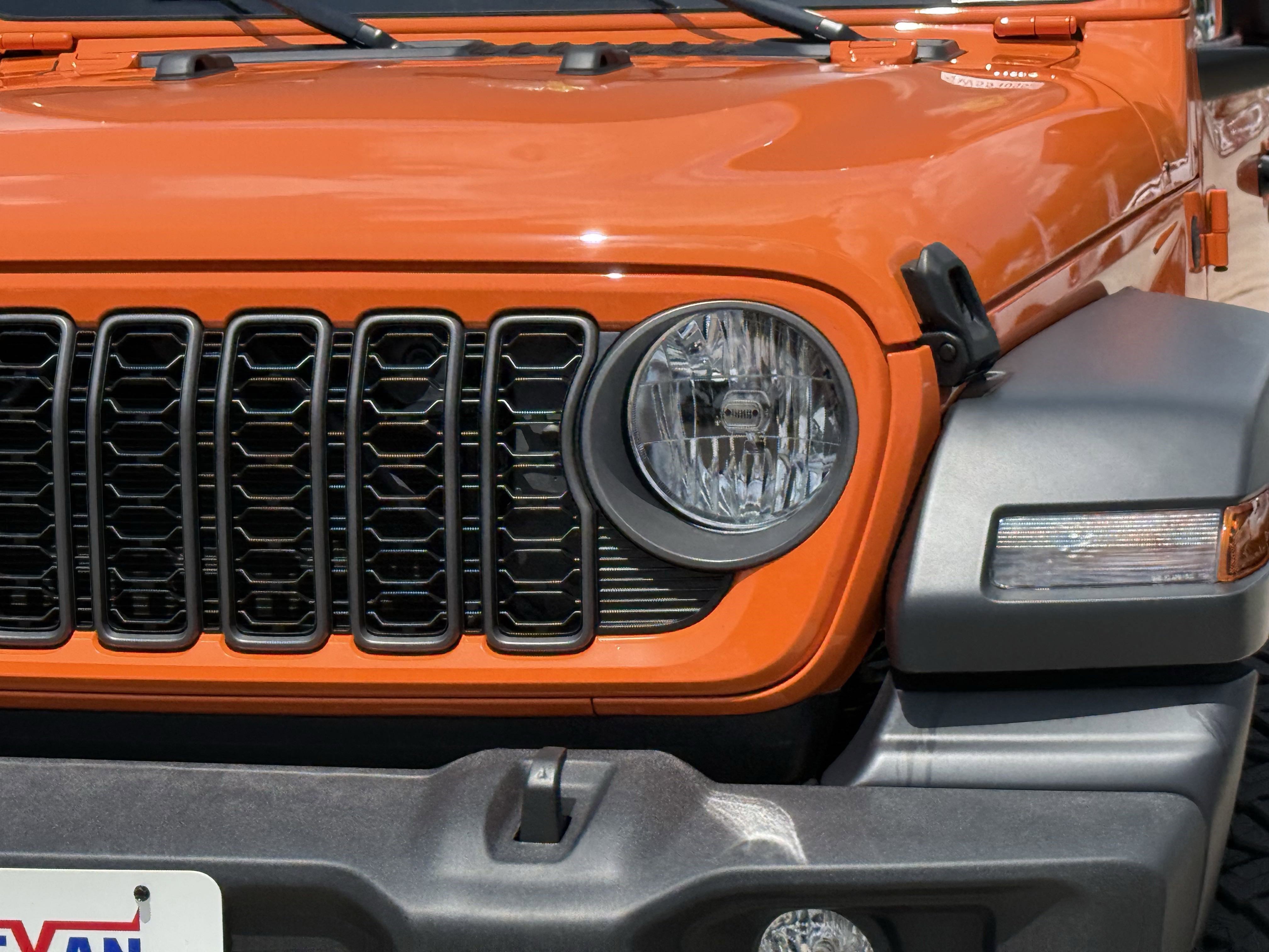 2025 Jeep Wrangler Sport S photo 4