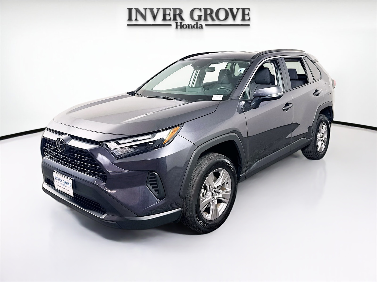 2024 Toyota RAV4 XLE's photo