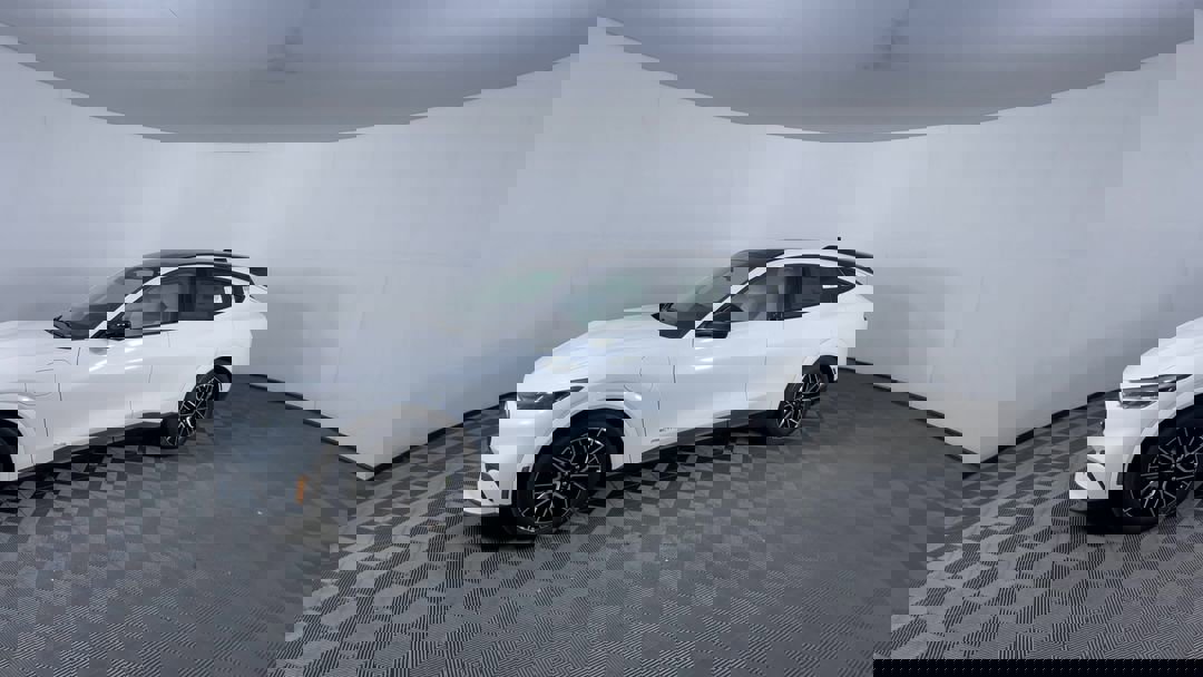 2025 Ford Mustang Mach-E Premium photo 4