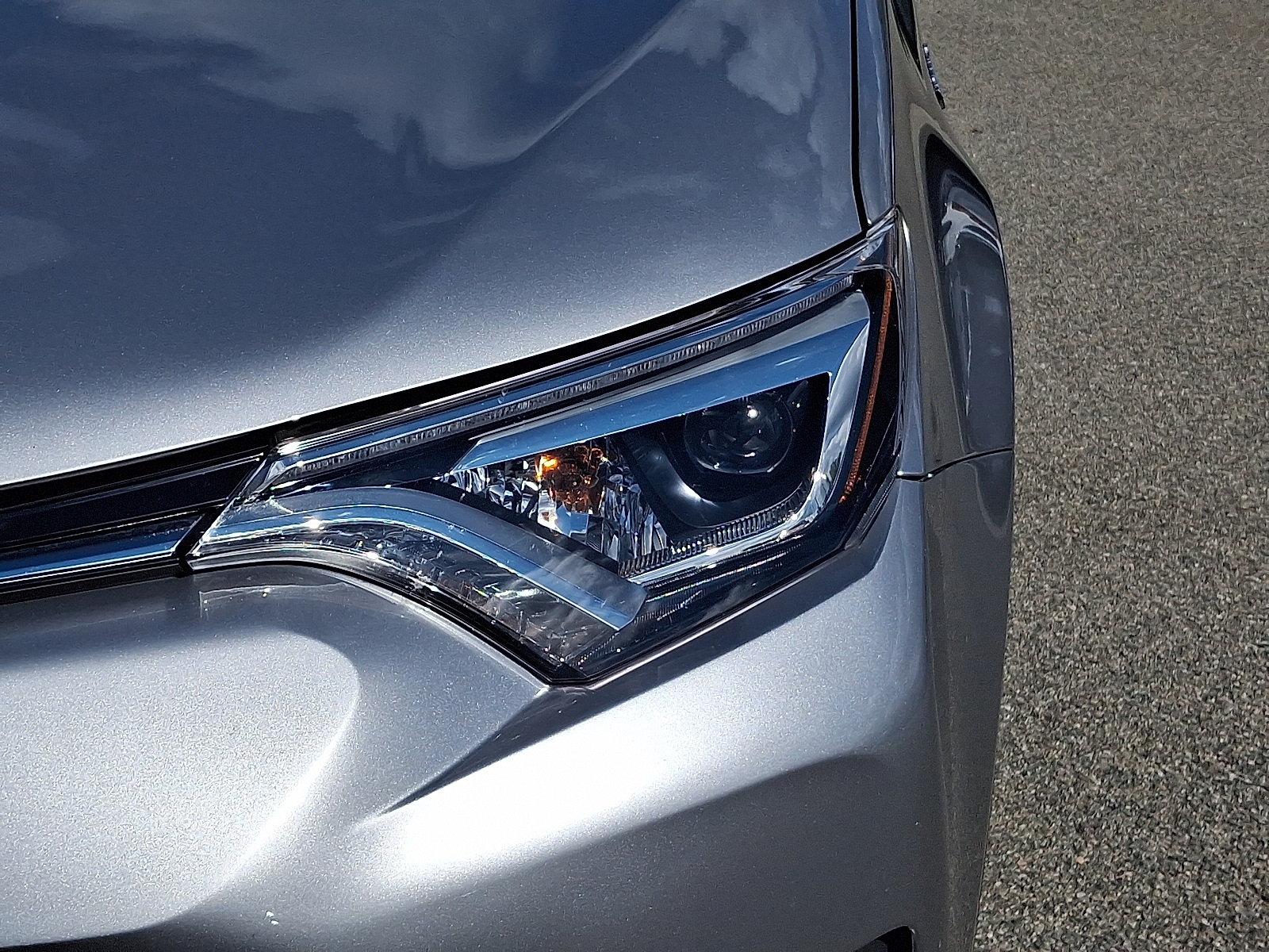2017 Toyota RAV4 Hybrid Limited photo 7