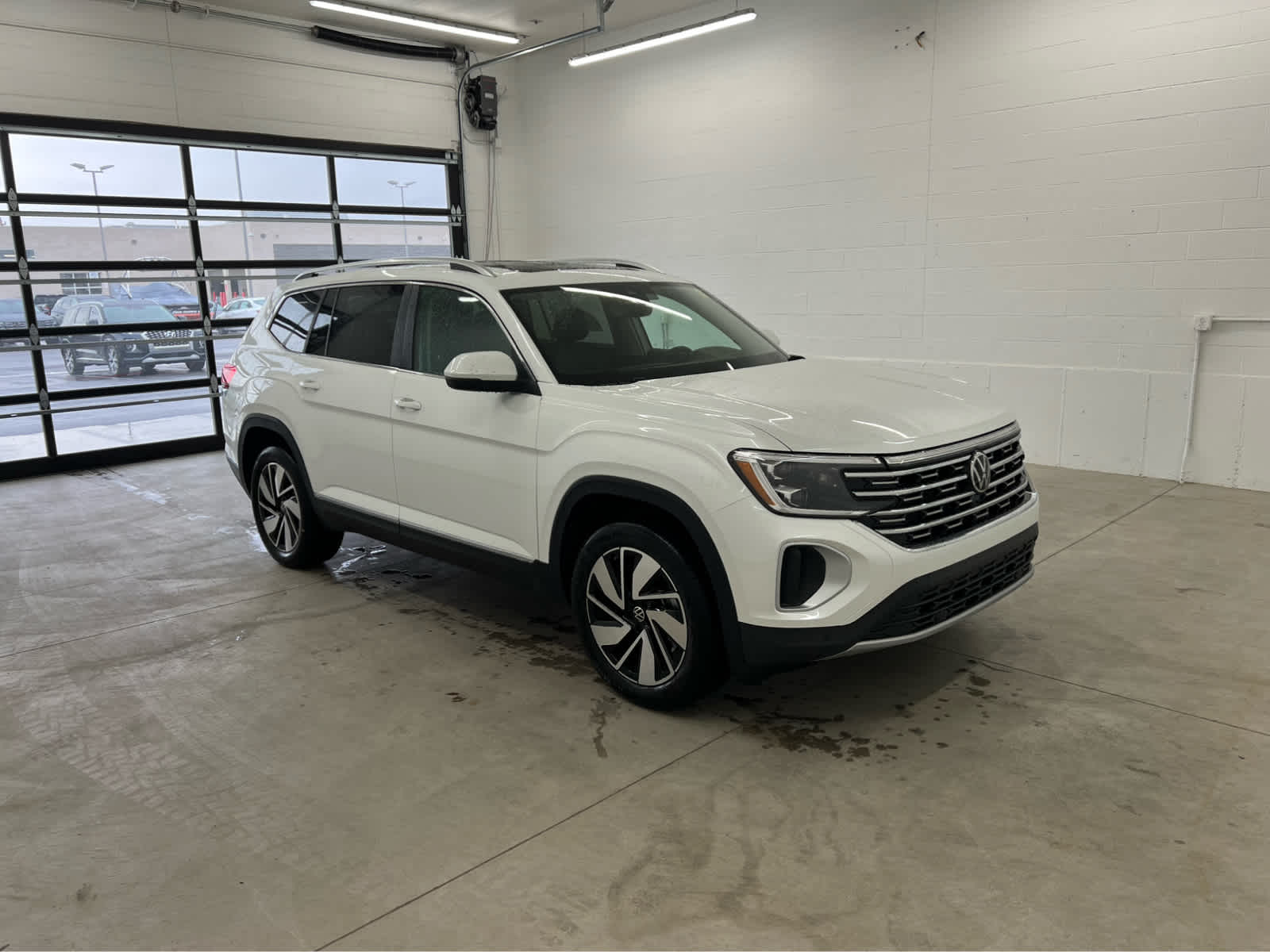 2026 Volkswagen Atlas SEL photo 4