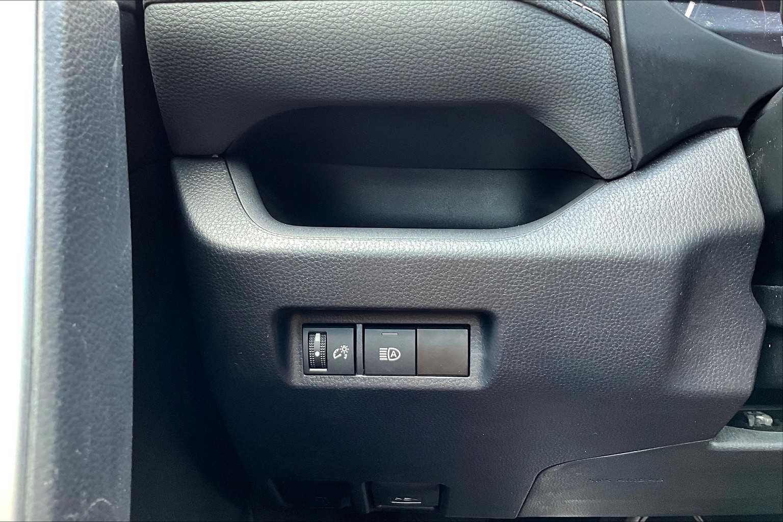 2024 Toyota RAV4 LE photo 32