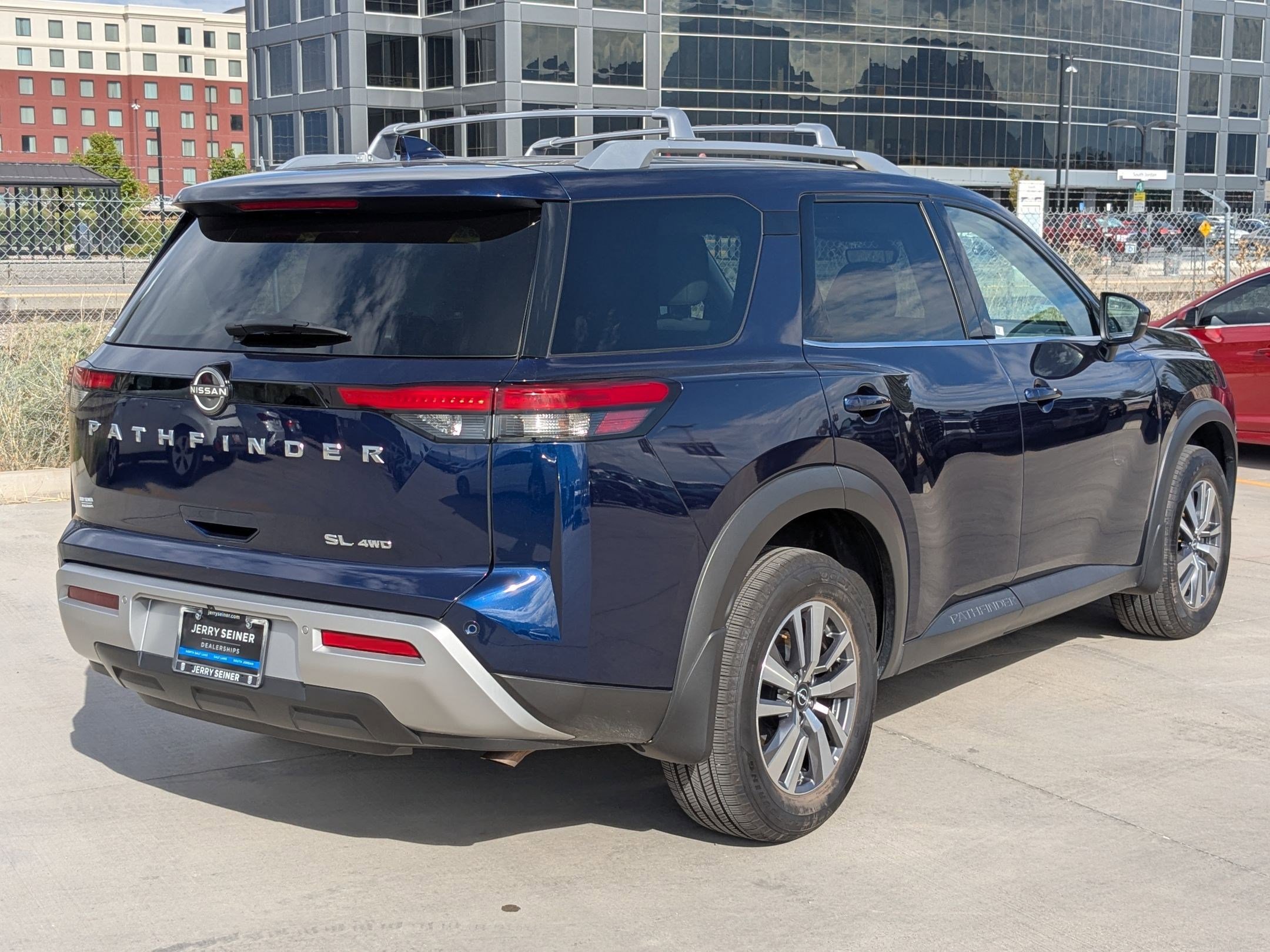 2023 Nissan Pathfinder SL photo 5