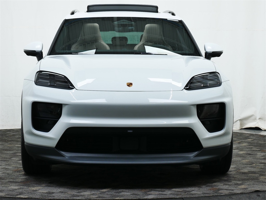 2025 Porsche Macan Electric 4 photo 10