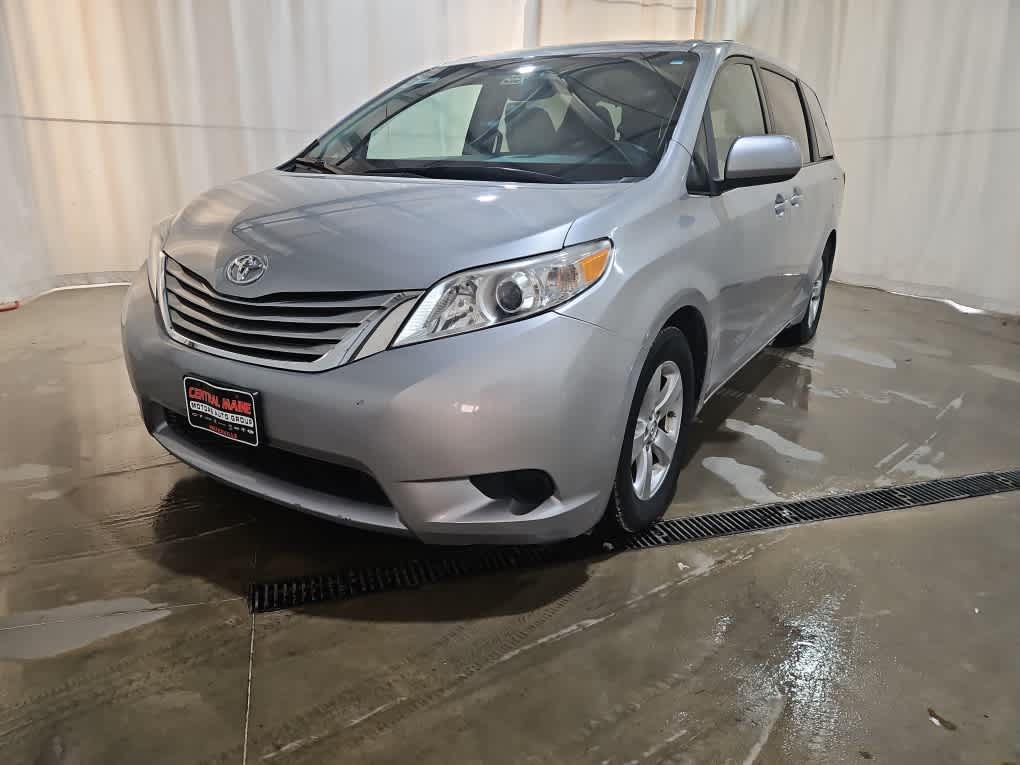 2017 Toyota Sienna LE